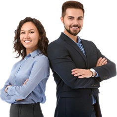 Homem e mulher com braços cruzados